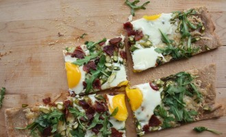 The Ultimate Breakfast Pizza