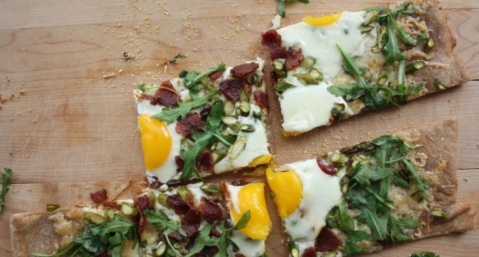 The Ultimate Breakfast Pizza