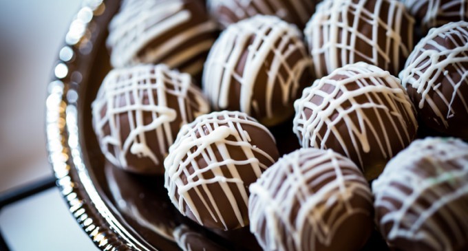 Mouthwatering Chocolate Cake Balls