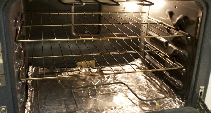 5 Incredible Homemade Oven Cleaners