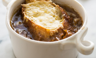 This Mouthwatering French Onion Soup Is To Die For