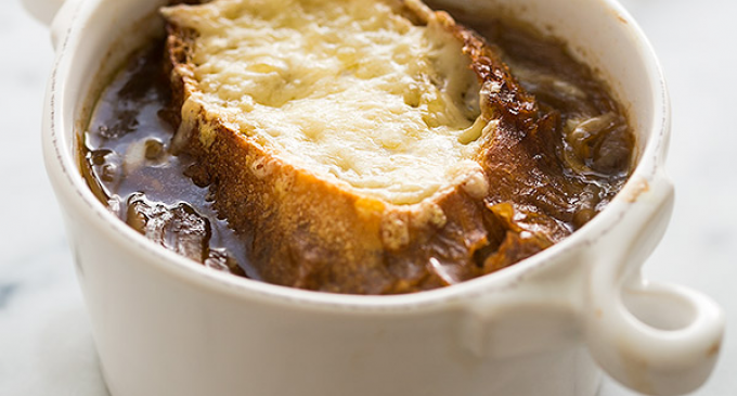 This Mouthwatering French Onion Soup Is To Die For