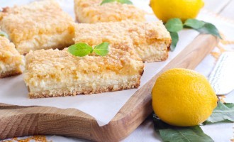 Refreshing Lemon Cream Cheesecake Bars