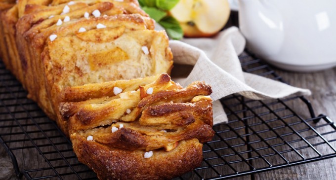 The Only Breakfast Recipe That Will Have You Excited In The Morning : Cinnamon Apple Strudel Pull-Apart Bread
