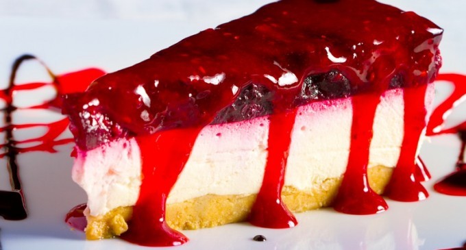 Indulge In A Scrumptious Banana Split Cheesecake