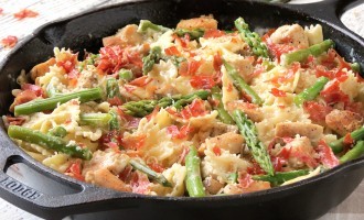 The Best Dinner Recipe You Will Ever Make: Chicken, Prosciutto And Asparagus Pasta