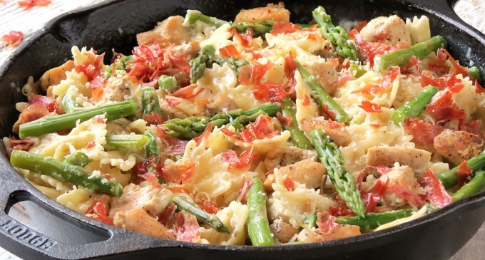 The Best Dinner Recipe You Will Ever Make: Chicken, Prosciutto And Asparagus Pasta