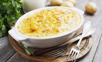 Stop Searching For Dinner & Make This Mouthwatering Cauliflower Gratin Casserole