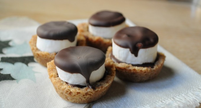 Forget The Campfire & Bring Some S’mores To The Kitchen With This Delicious Recipe!