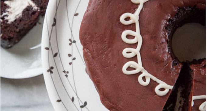 We Found A Mouth Watering Chocolate Marshmallow Cake Recipe Inspired by Hostess Cupcakes!!!