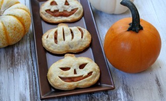 These Stuffed Brown Sugar & Pumpkin Pie Pop Tarts Are A Delicious Way To Kick-Off Halloween