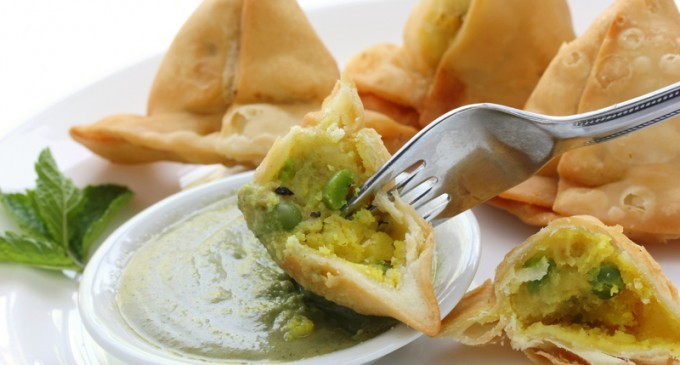 These Tasty Pockets Are One Of The Most Popular Snacks In India! After Trying Them We Can See Why!