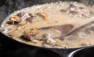 This Vegetarian Mushroom Gravy Will Steal The Show At Your Next Holiday Dinner!