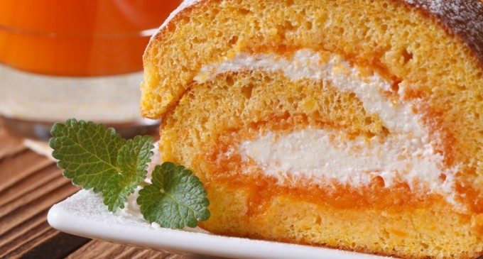 This Moist & Creamy Pumpkin Roll Will Get You Ready For The Holidays In No Time