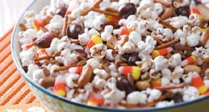 This Sweet & Savory Fall Harvest Mix Is The Epitome For A Perfect Fall Treat!