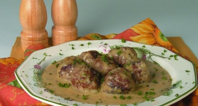 Rich & Savory: Italian Beef Patties With Balsamic Cream Sauce