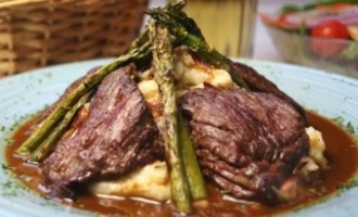 A Definite Must-Try… These Sirloin Tips With Garlic Mashed Potatoes Are Amazing!!!
