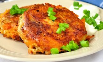 Create The Perfect Brunch With These Onion, Cheddar & Bacon Potato Cakes!