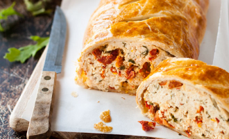 This Chicken Meatloaf Wellington With Sun Dried Tomatoes & Garlic Is The Perfect Dinner Idea!