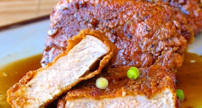 These Honey Garlic Pork Chops May Have A Crunchy Exterior, But Inside They’re Totally Juicy & Moist!