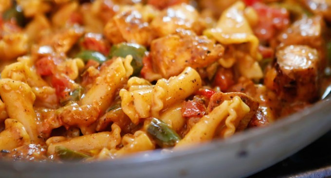 This Yummy Chicken Fajita Pasta Is Perfect For The Busy Cook!