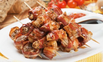 The Best Of Both Worlds Combined… Barbecued Chicken Kebabs With Bacon!