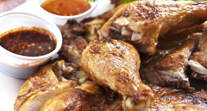 This Has To Be The Best Honey, Garlic Chicken Recipe We’ve Ever Tried & It’s So Darn Simple To Make In Your Slow Cooker