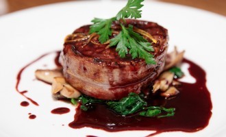 This Bacon Wrapped Sirloin Steak Is Easy & Absolutly Delicious!