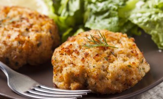 These Classic New England Crab Cakes Taste Just Like Summer!