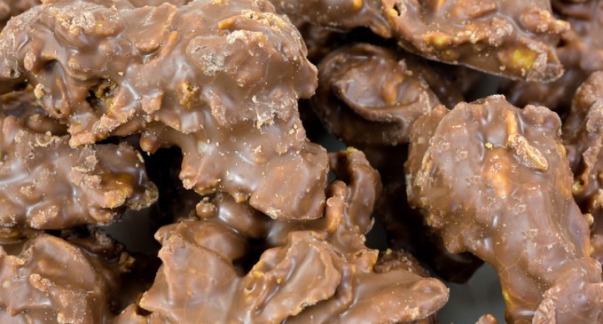 These Chocolate Nut Clusters Are So Tasty & Easy To Make, They’re Almost Sinful!