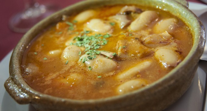 Tired Of Your Normal Stews? This Crock Pot White Bean Chicken Chili Will Spice Things Up!