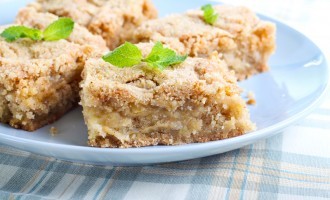 These Caramel Crumble Bars Make One Hell Of An After Dinner Dessert!