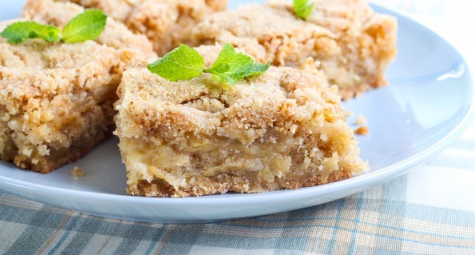 These Caramel Crumble Bars Make One Hell Of An After Dinner Dessert!