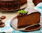 This Chocolate Cheesecake With A Dark Chocolate Glaze Is Worth Breaking Your Diet Over!