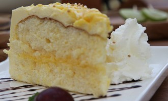 This Lemon Cake Is Irresistibly Tangy! & The Crust Is Absolute Perfection!