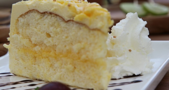 This Lemon Cake Is Irresistibly Tangy! & The Crust Is Absolute Perfection!