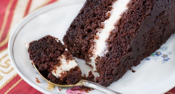 Your Favorite Childhood Treat Reincarnated: The Hostess Chocolate Cake