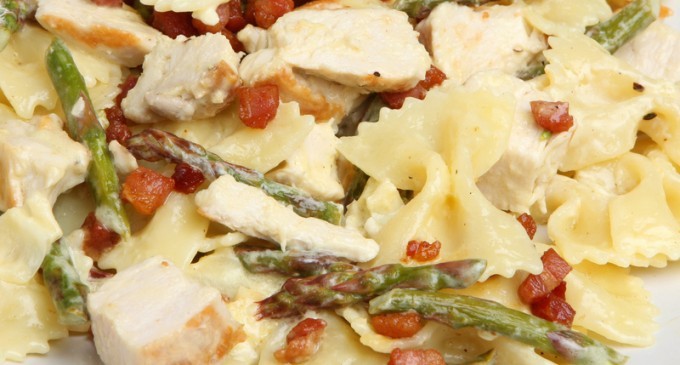 Curb Your Pasta Craving With This Healthy Chicken & Asparagus Pasta