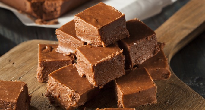 Need A Chocolate Fix ASAP? This Quick & Easy Fudge Recipe Only Takes Minutes To Make!