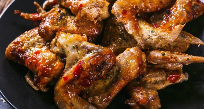 These Baked Honey Wings Are So Damn Delicious It’s Hard To Eat Just One