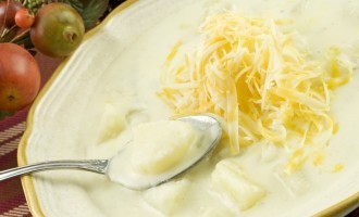 This Creamy Baked Potato Soup Is The Perfect Pick-Me-Up!