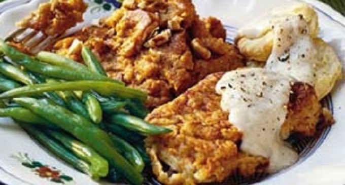 These Pork Chops & Gravy Are So Good You’ll Want Them For Dinner Every Night