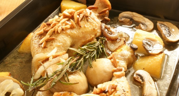 This Creamy Chicken & Mushroom Dish Is Always A Hit… The Best Part Is It’s Super Easy To Make