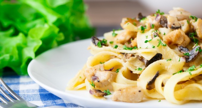 Creamy, Cheesy & A Little Zesty: This Is EXACTLY HOW You Make Salsa Verde Chicken