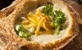 If You’ve Got These 5 Ingredients & 30 Minutes, This Broccoli Cheddar Soup Can Be Yours!!!