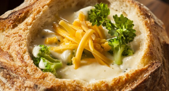 If You’ve Got These 5 Ingredients & 30 Minutes, This Broccoli Cheddar Soup Can Be Yours!!!