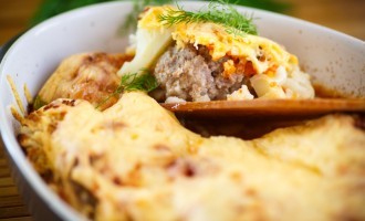 Have You Ever Tried A Cheesy Chicken Meatball Cauliflower Bake? It’s Two Of The Best Things Combined!