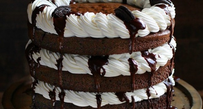 This Super-Chocolatey Mississippi Mudslide Cake Will Make Your Head Spin!