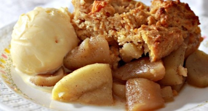 You Won’t Believe How Easy This Apple Cobbler Is To Make- The Filling & Crust Is The Best Part!