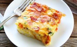 Instant Crowd Pleaser: This Bacon, Egg & Potato Casserole Will Be A New Family Breakfast Favorite